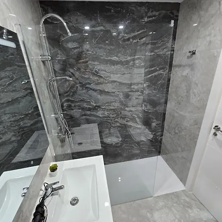 Exclusive Eden, Marble Floor, Luxury Bathroom, Heated Pool, Close To Centre, Sea View, Balcony