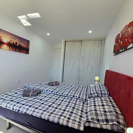 Exclusive Eden, Marble Floor, Luxury Bathroom, Heated Pool, Close To Centre, Sea View, Balcony