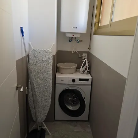 Exclusive Eden, Marble Floor, Luxury Bathroom, Heated Pool, Close To Centre, Sea View, Balcony アパート